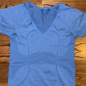 Like new! Lululemon Women's Blue V-Neck Top